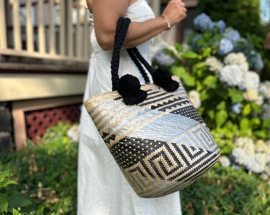 Wayuu handmade straw bag perfect for a day at the beach or touring on your vacation.