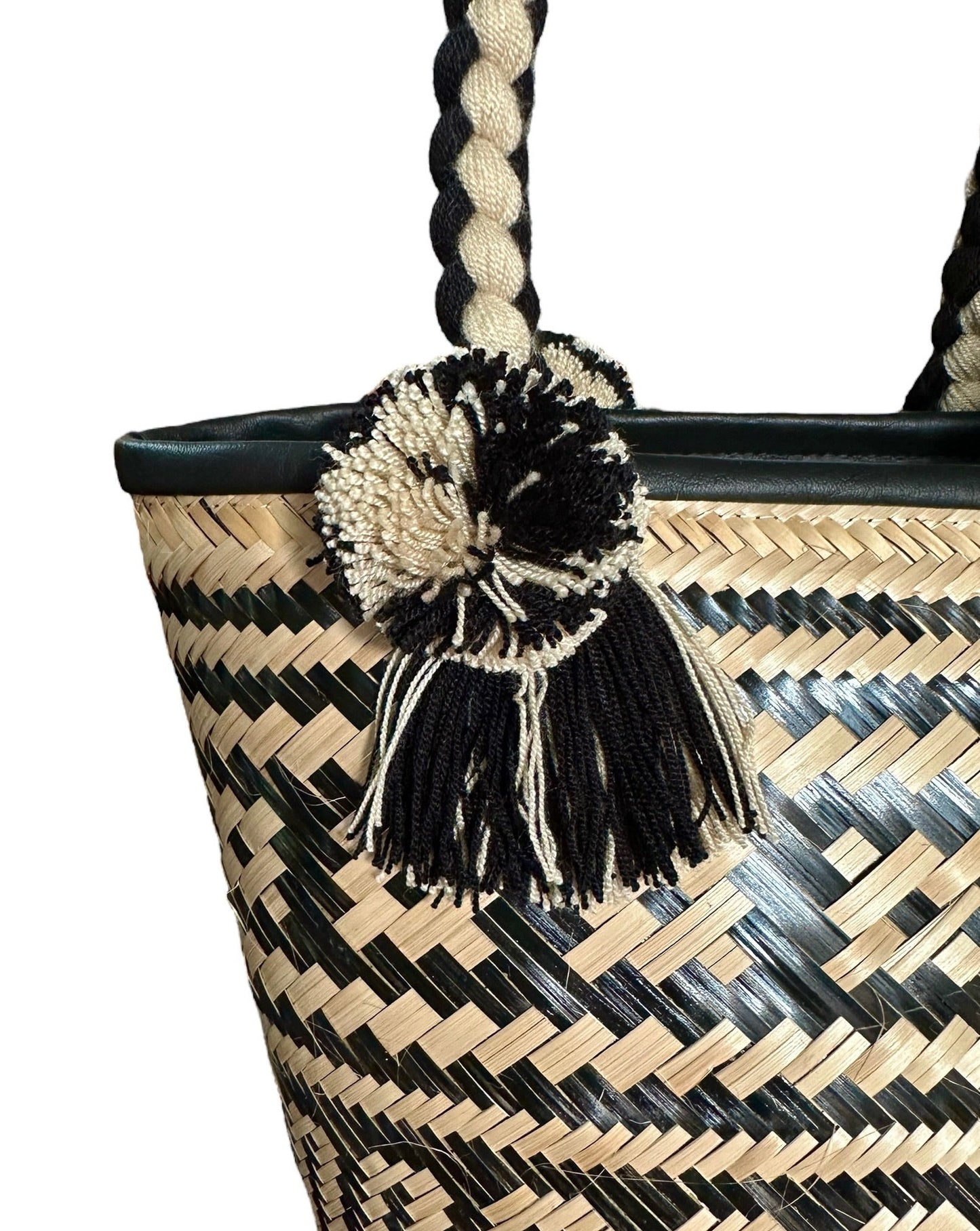 Wayuu handmade straw bag perfect for a day at the beach or touring on your vacation.