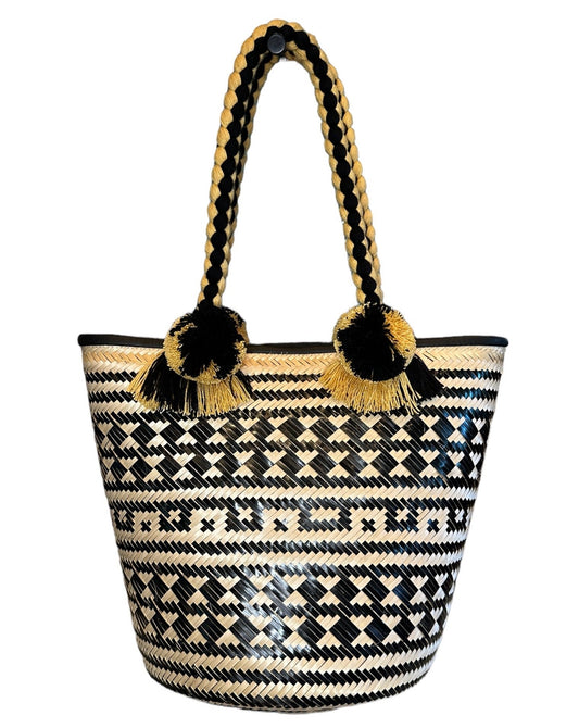 Wayuu handmade straw bag perfect for a day at the beach or touring on your vacation.
