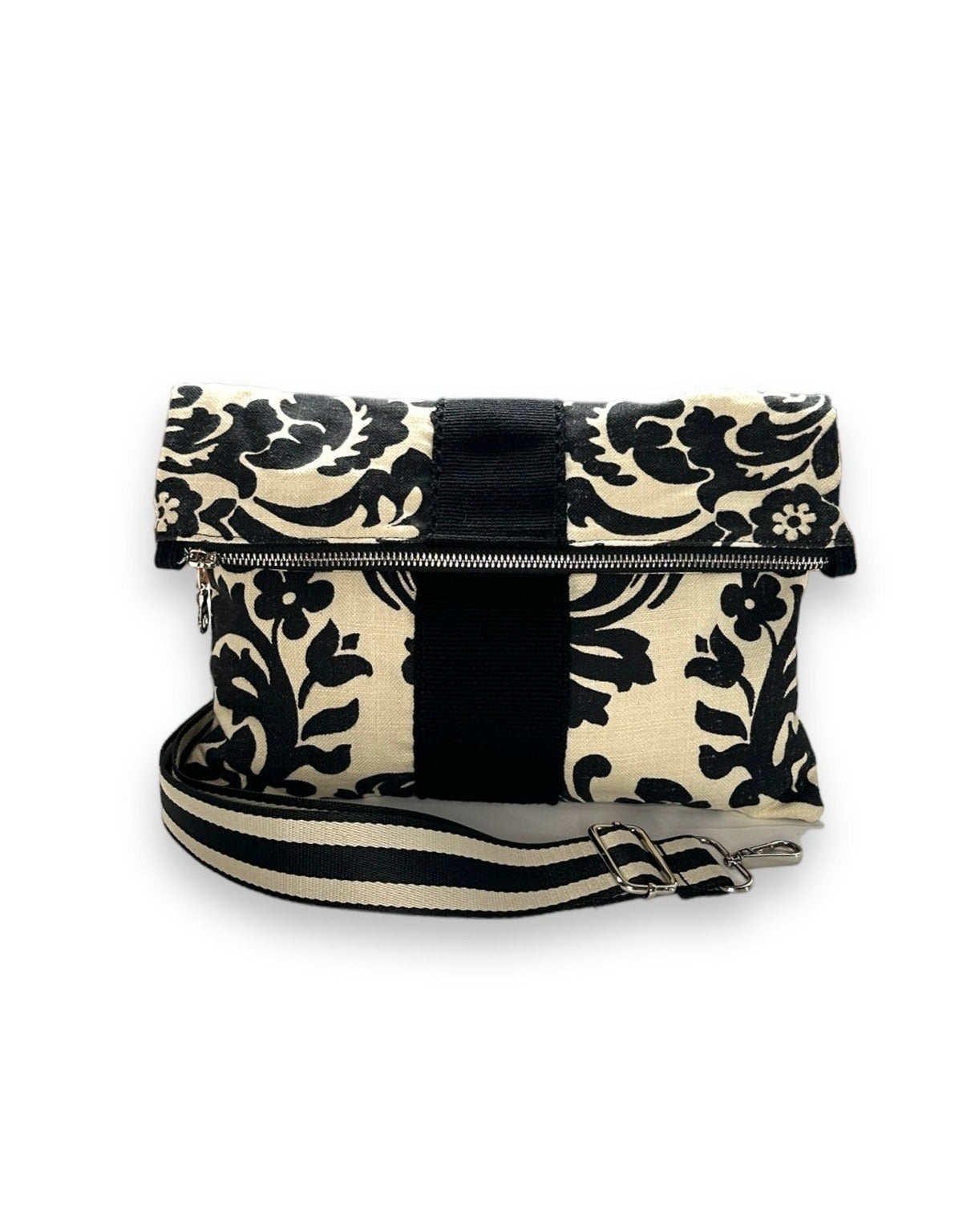 Foldover clutch that can be worn 3 ways, folded over, longwise and as a clutch.