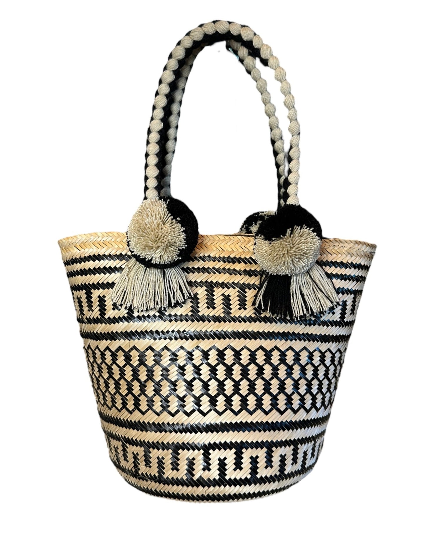 Wayuu handmade straw bag perfect for a day at the beach or touring on your vacation.