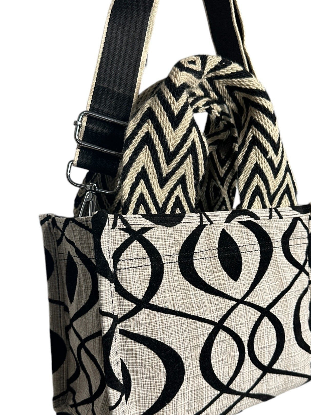 Your essential small tote.