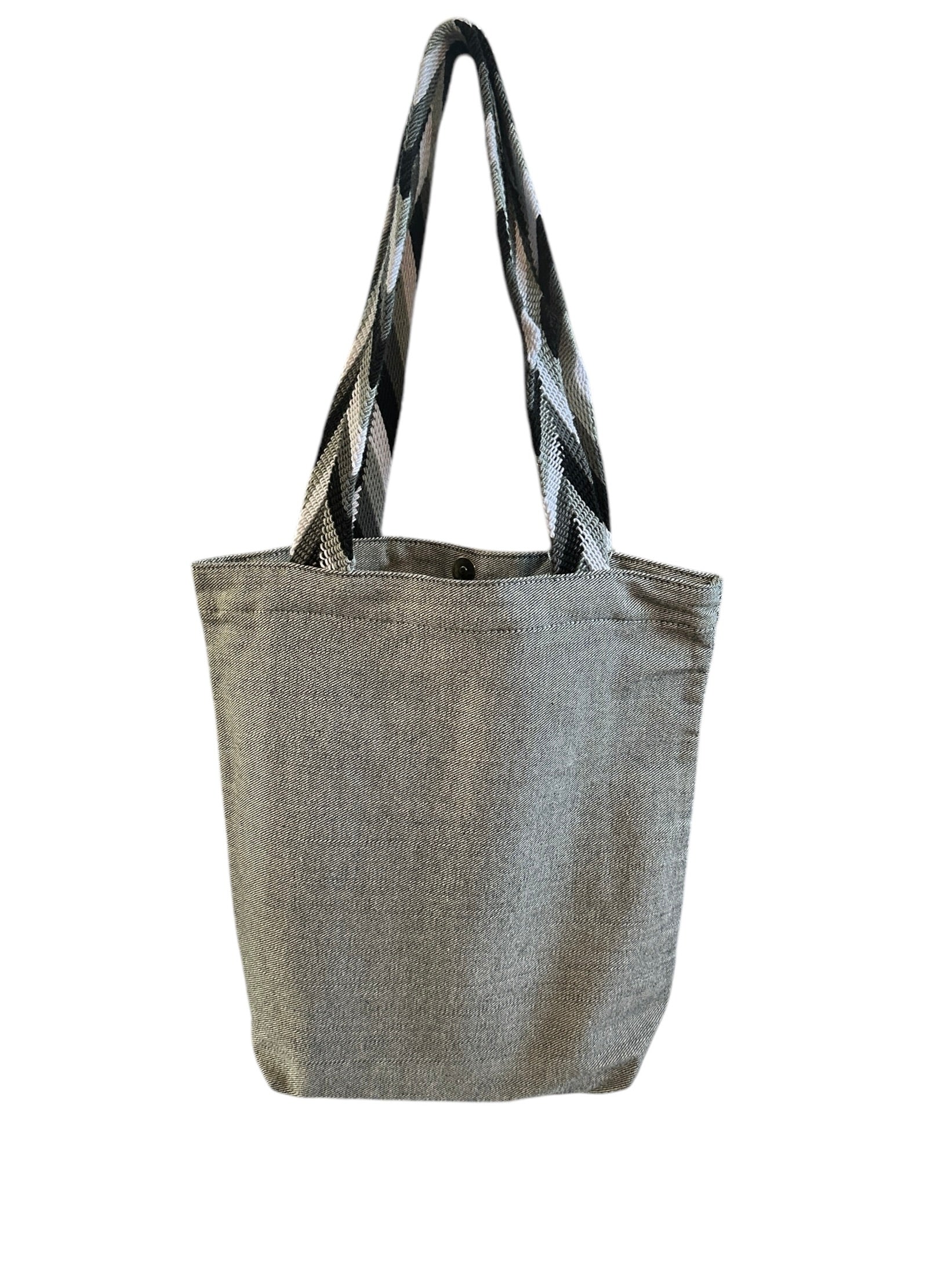 Chic,easy, light weight tote, perfect for the farmers market!