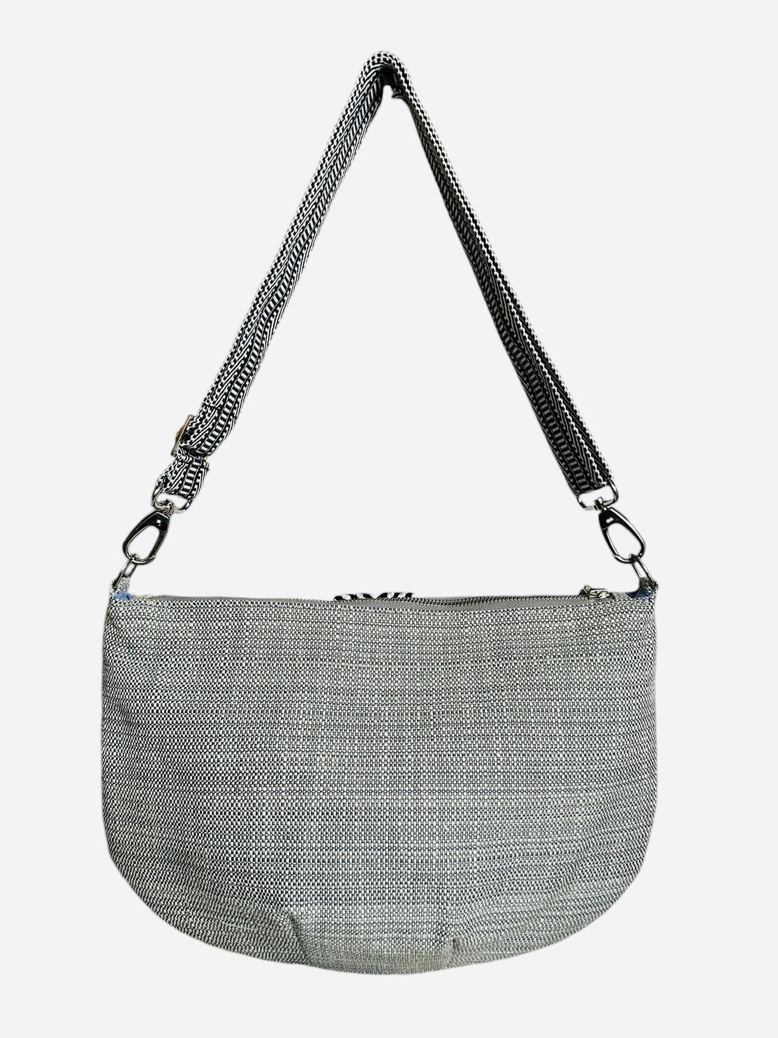 Perfect everyday leather crossbody Bag! Roomy and versatile!