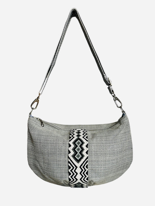 Perfect everyday leather crossbody Bag! Roomy and versatile!