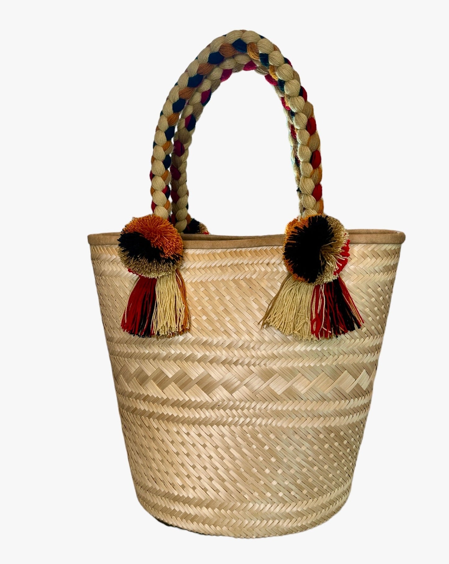 Wayuu handmade straw bag perfect for a day at the beach or touring on your vacation.